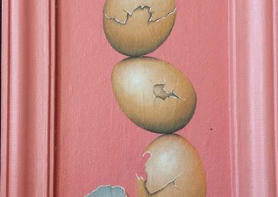 Maleri af stablede æggeskaller